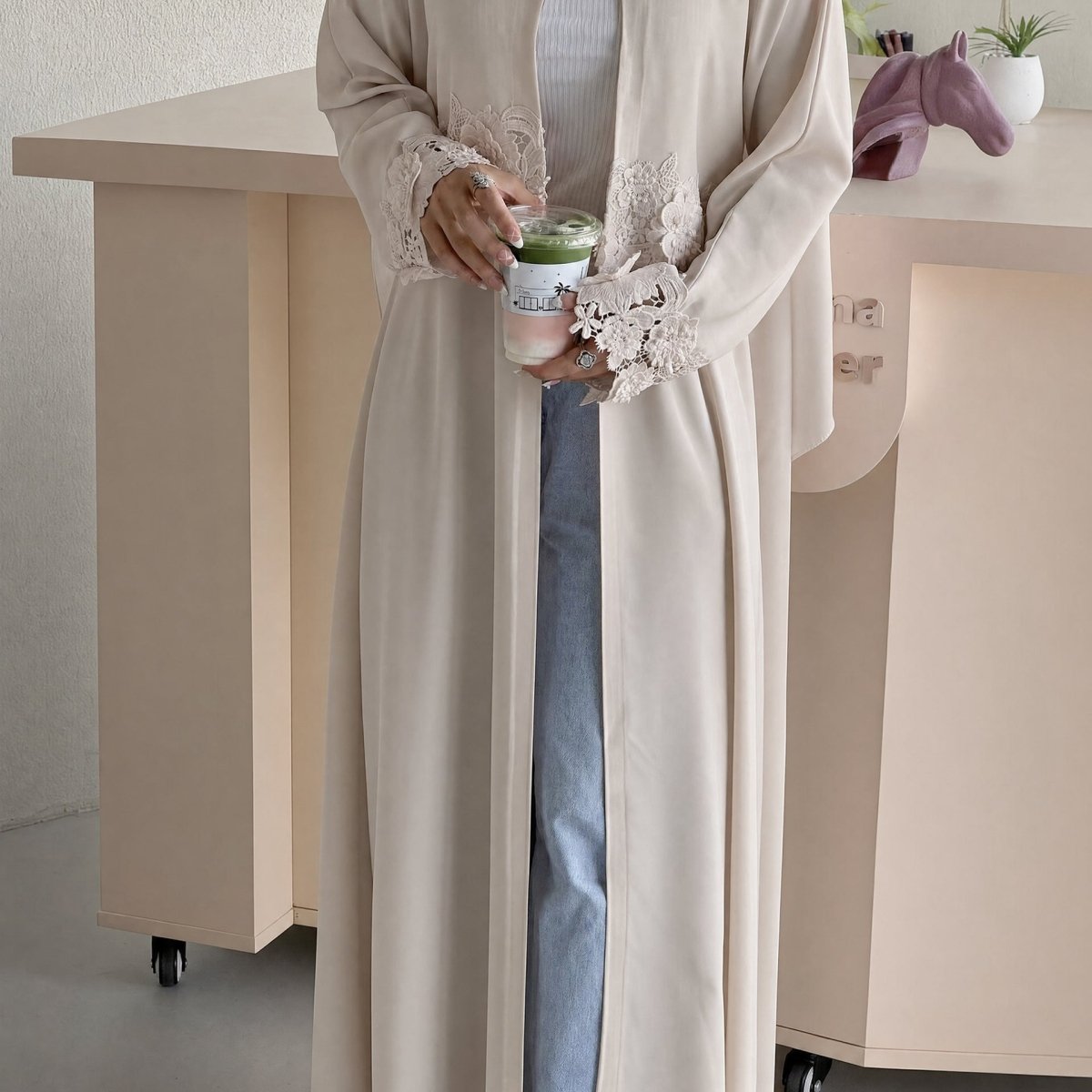 Abaya ouverte à bordure de dentelle florale 3D (MOA336)