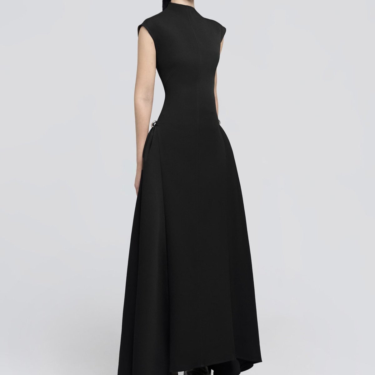 Robe Maxi Ajustée Sans Manches Minimaliste (MS382)