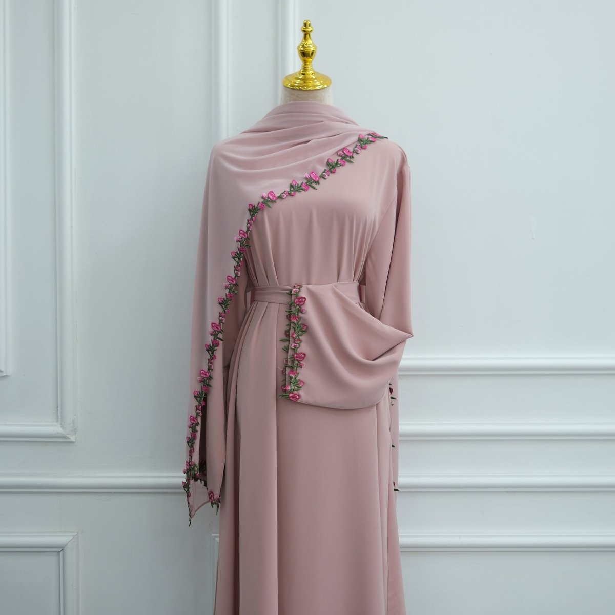 Robe Maxi à Bourgeon de Rose Brodé et Bordure Diagonale(MA455)