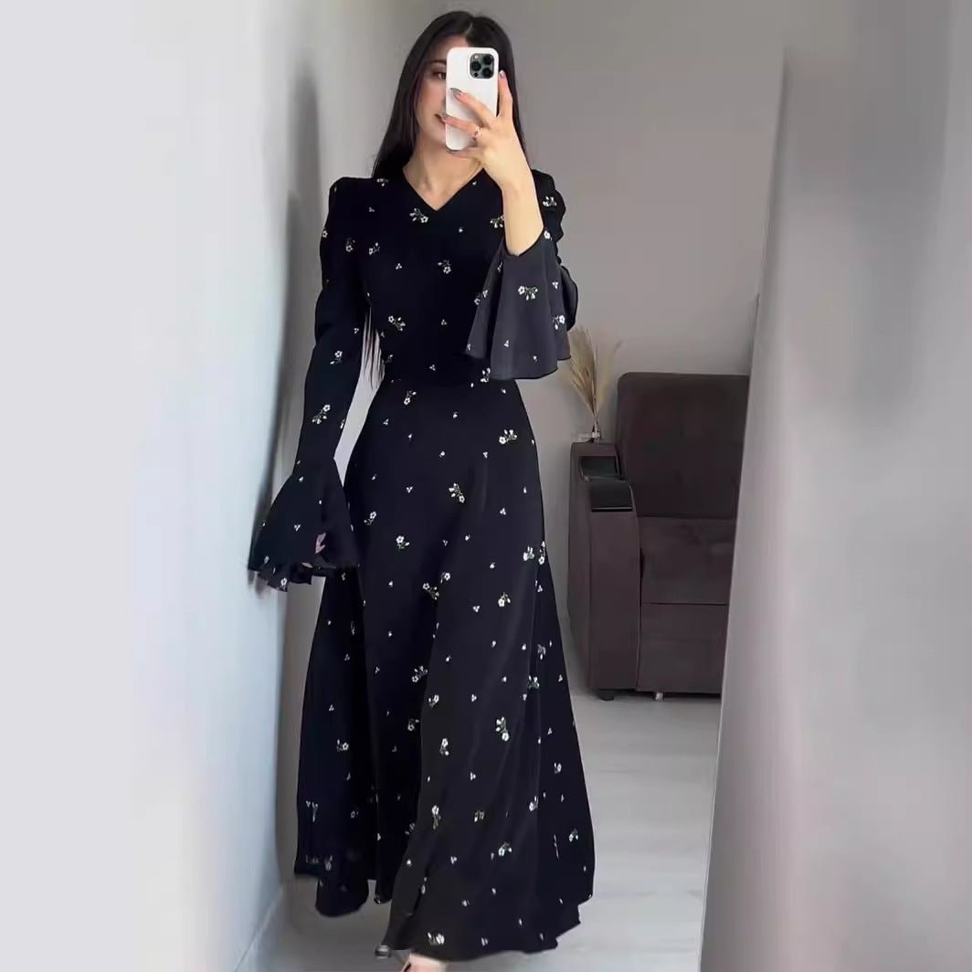 Robe Abaya Modeste Col en V Boho en Mousseline, Motif Floral Noir, Manches Cloche Fleur de Lotus Évasées (MA202)