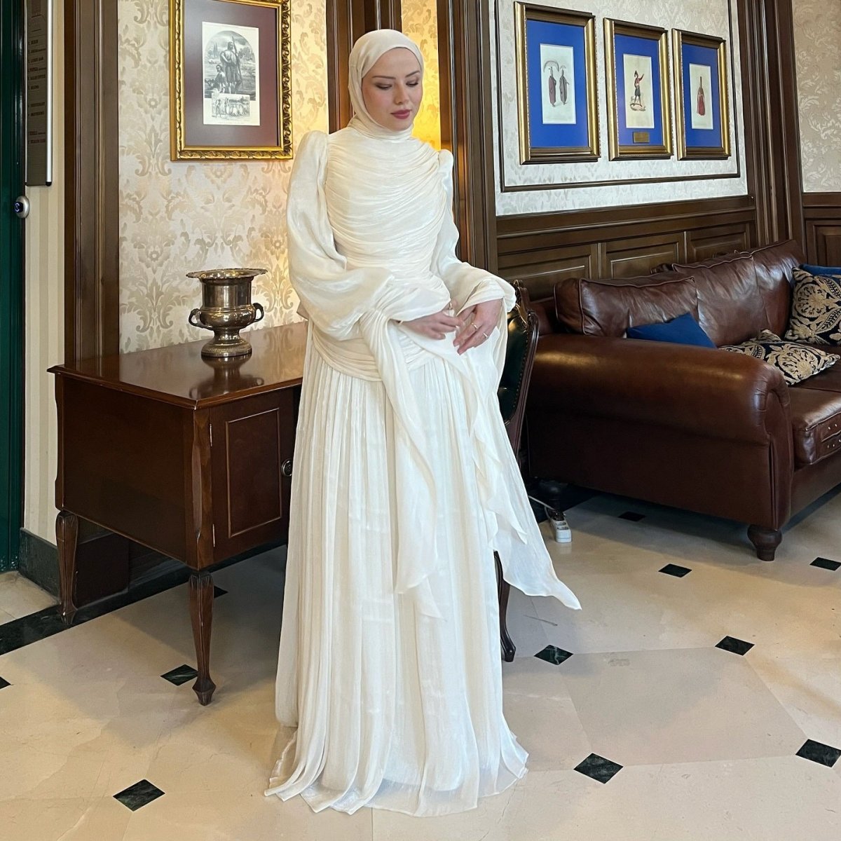 Robe de soirée froncée à col montant (MS221)