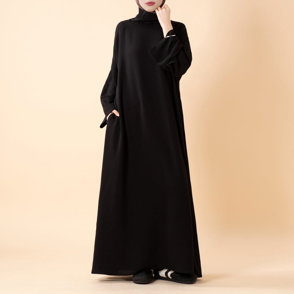 Abaya col roulé en crêpe Everyday – Coupe décontractée pour toutes les saisons (MA384)