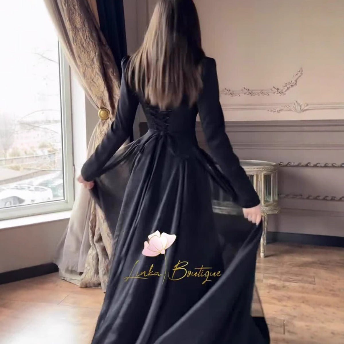 Robe Maxi Noire Tempérament Printanier et Robe Élégante à Col Montant Manches Longues avec Détail Floral (MA220)