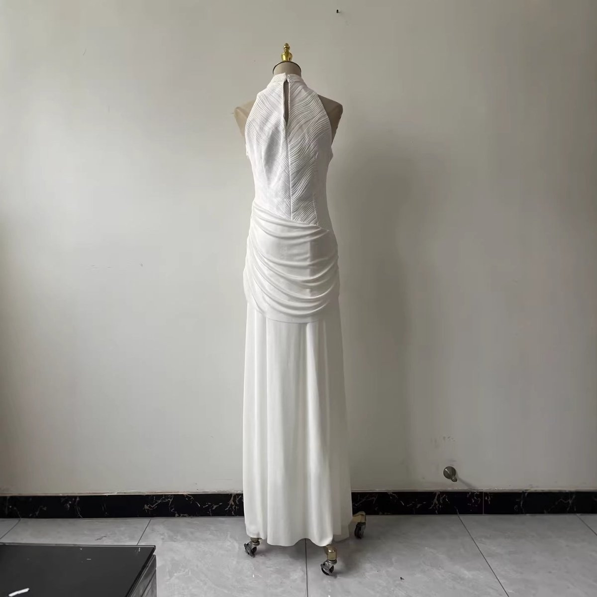 Robe sans manches à col montant (MS362)