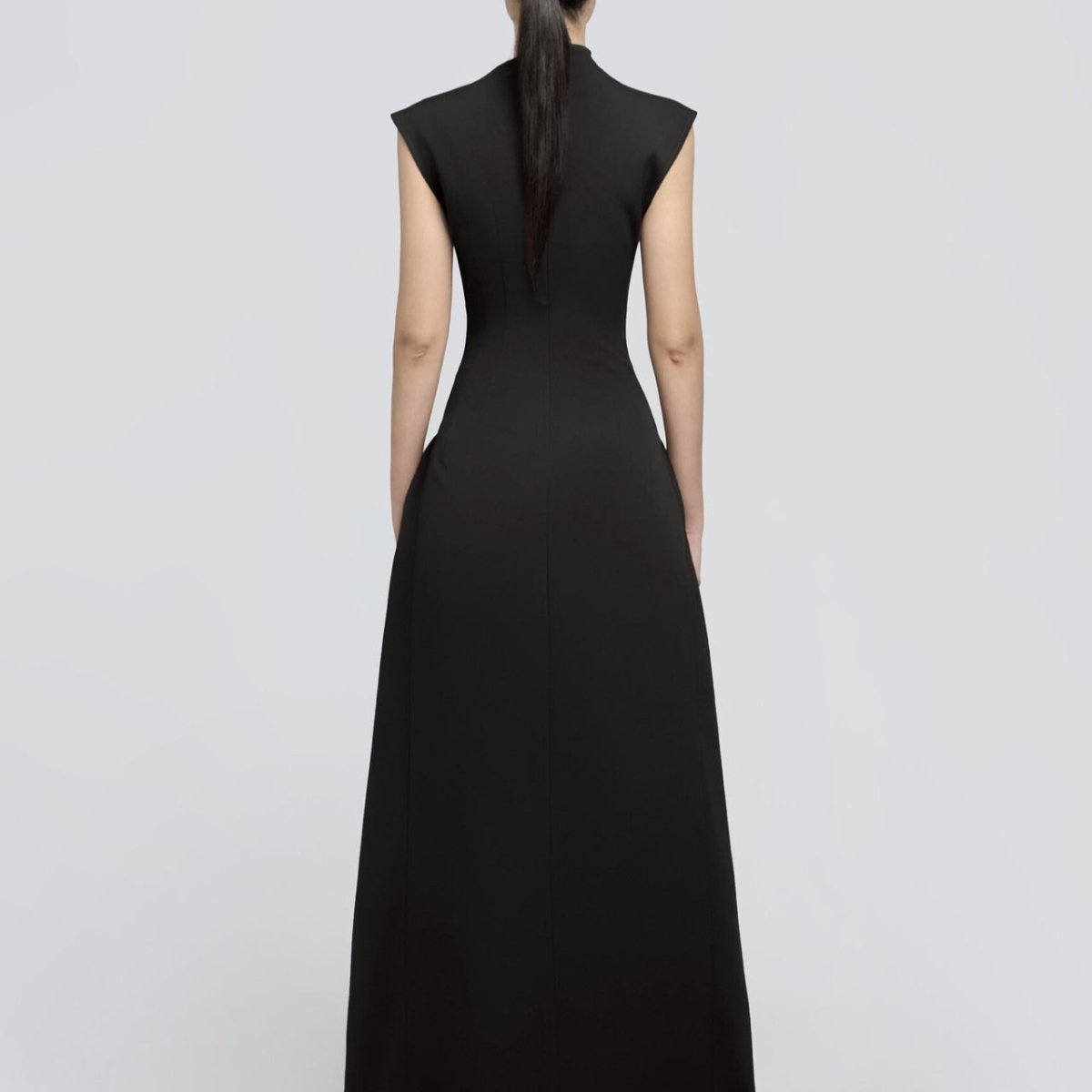 Robe Maxi Ajustée Sans Manches Minimaliste (MS382)