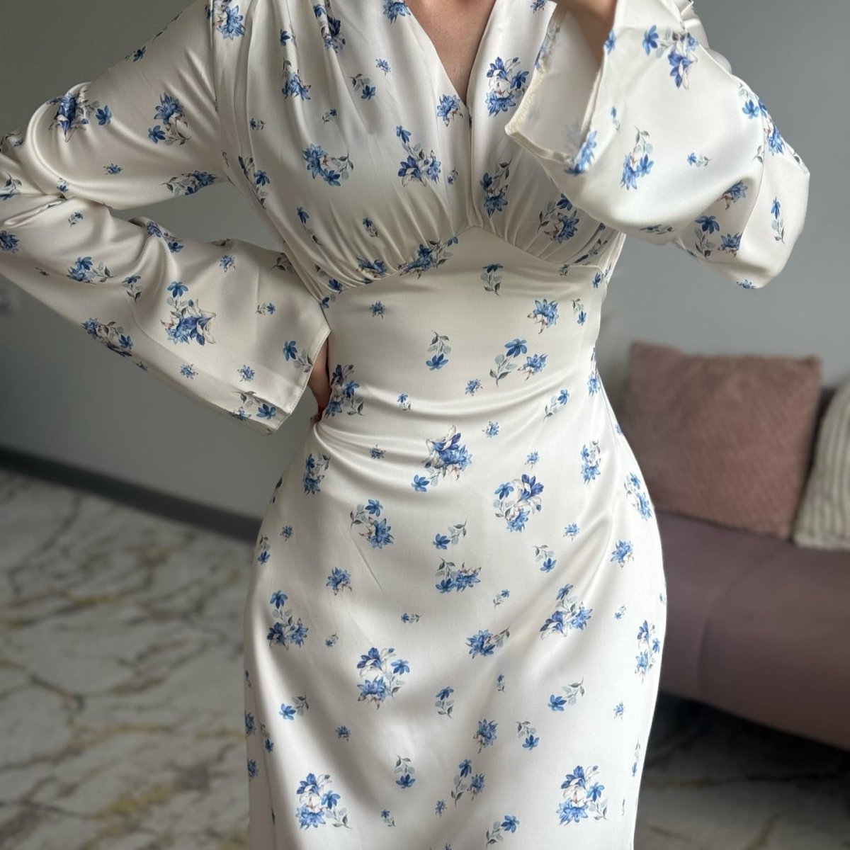 Robe longue en satin imprimé floral avec col en V (MS378)