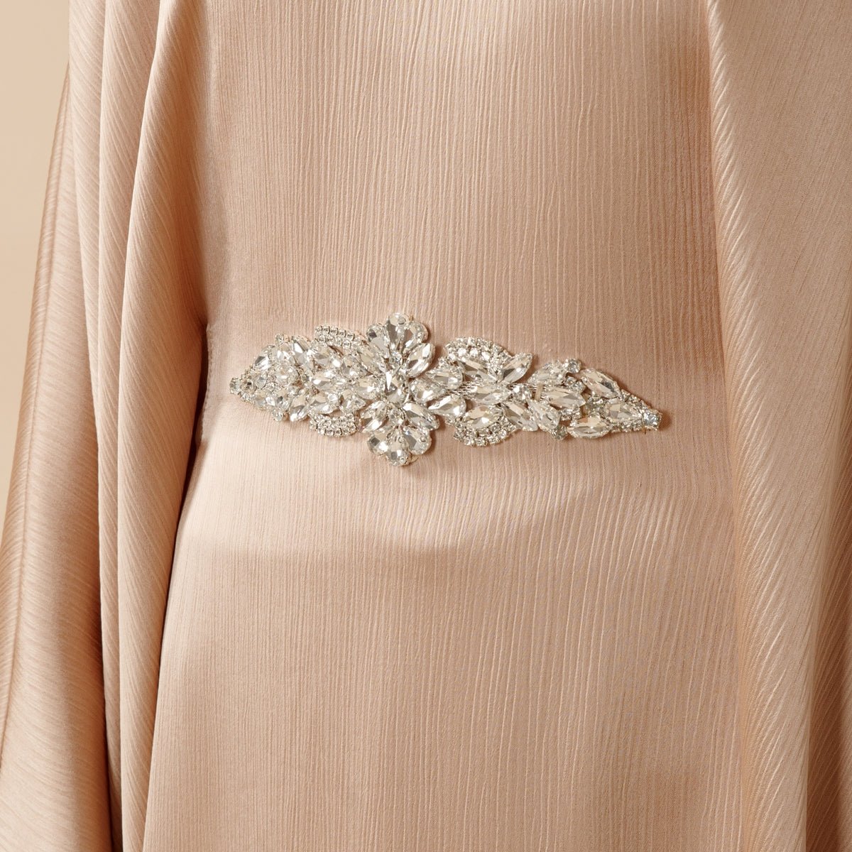 Kaftan modeste pour occasions spéciales : Abaya à manches chauve-souris avec taille strassée (MA135)