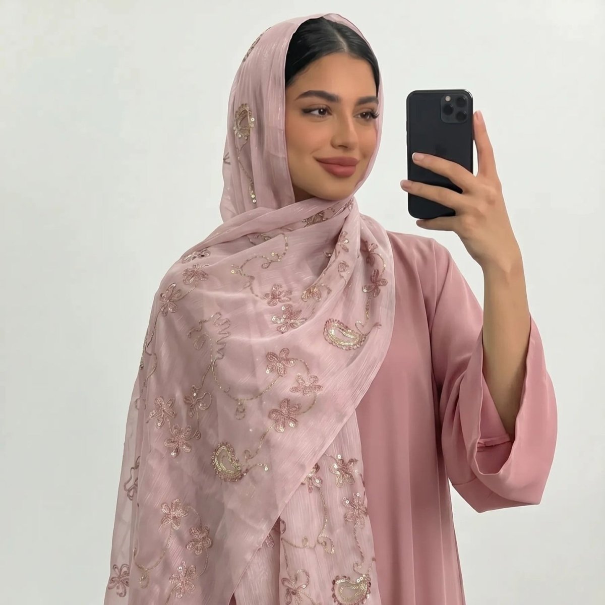 Écharpe Hijab Brodée à Fleurs et Sequins (MH244)