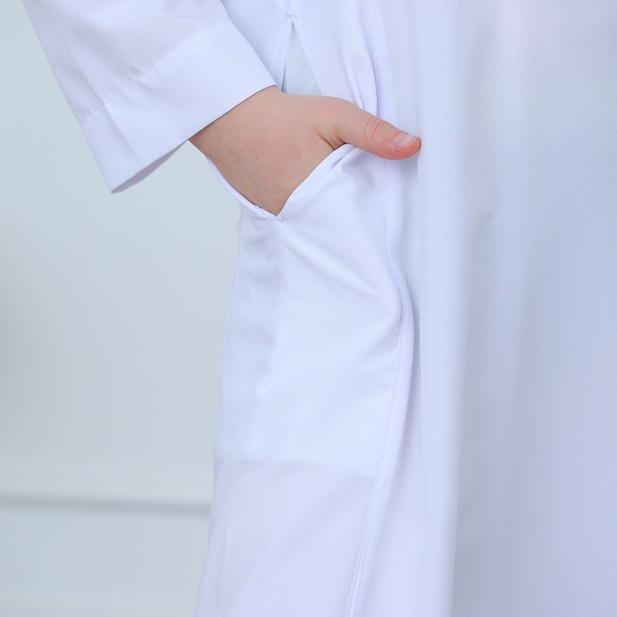 Thobe classique blanc pour garçons à col droit (MKB027)