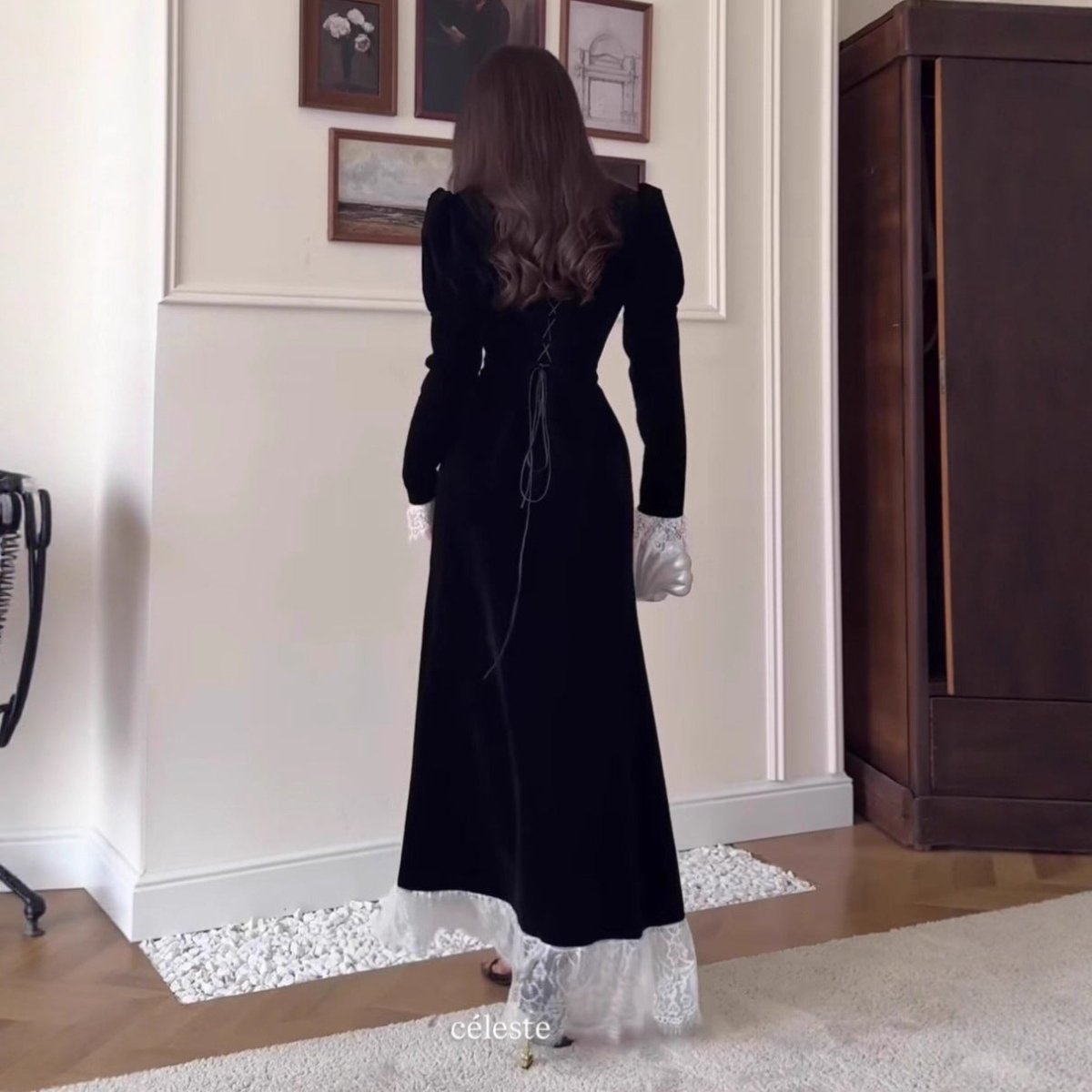 Robe en velours avec bordure en dentelle (MS238)