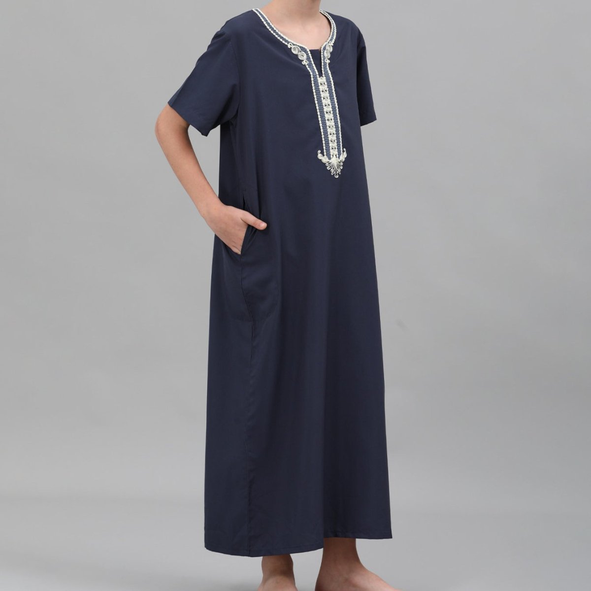 Qamis brodé pour garçon avec col orné (MKB036)