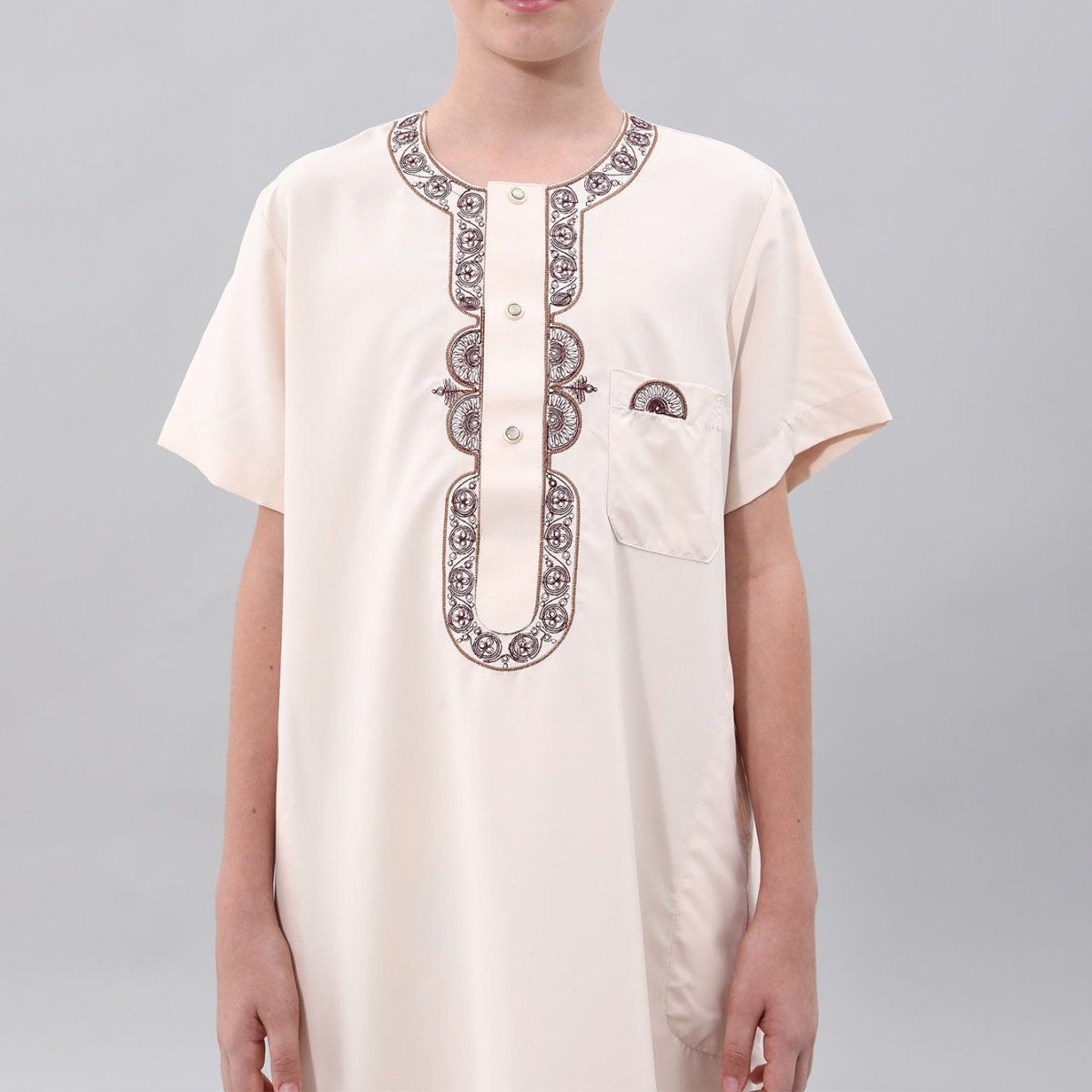 Qamis brodé pour garçon avec poche poitrine (MKB026)