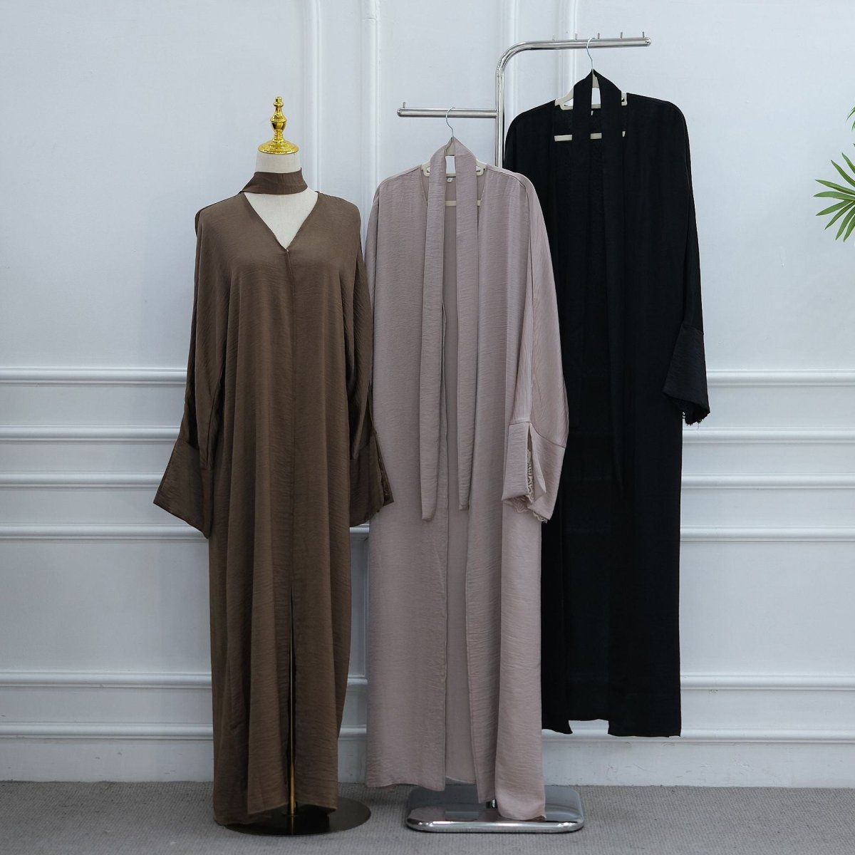 Abaya Ouverte Froissée avec Poignet en Dentelle (MOA328)