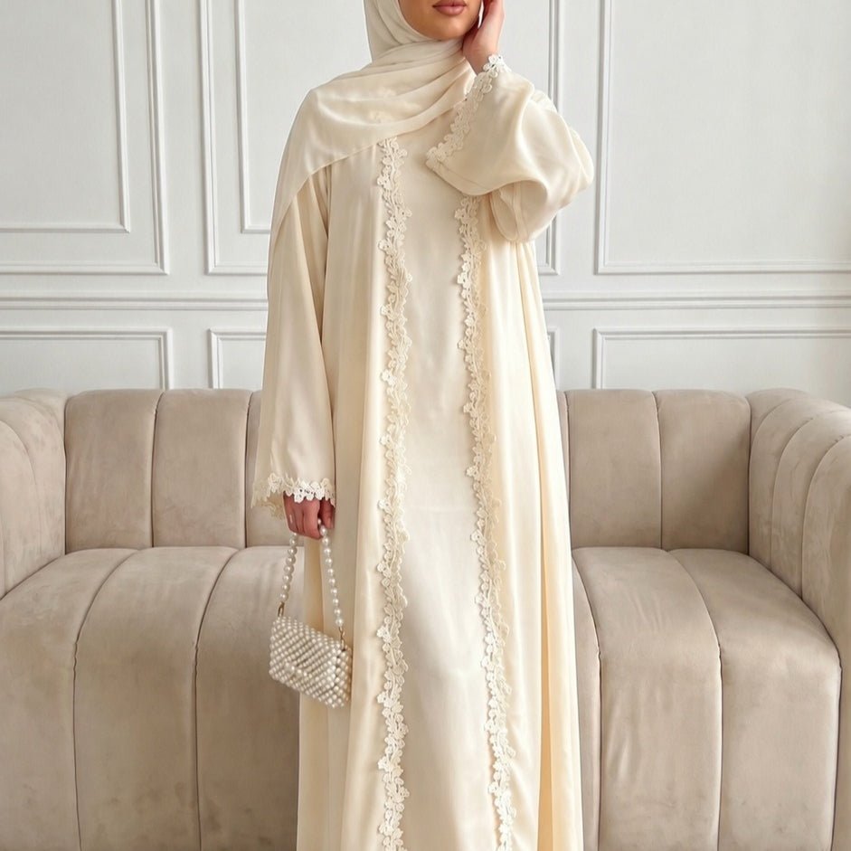 Abaya ouverte devant avec bordure en dentelle florale 3D (MOA318)