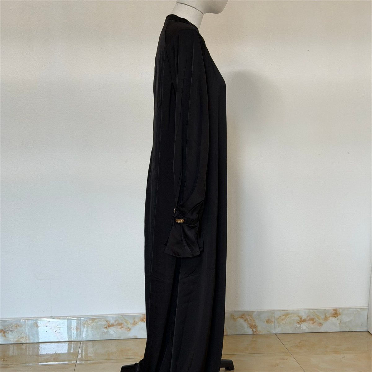 Archive Piece Black Jewel Button Cuff Pullover Abaya - MP064 (Taille XL uniquement)