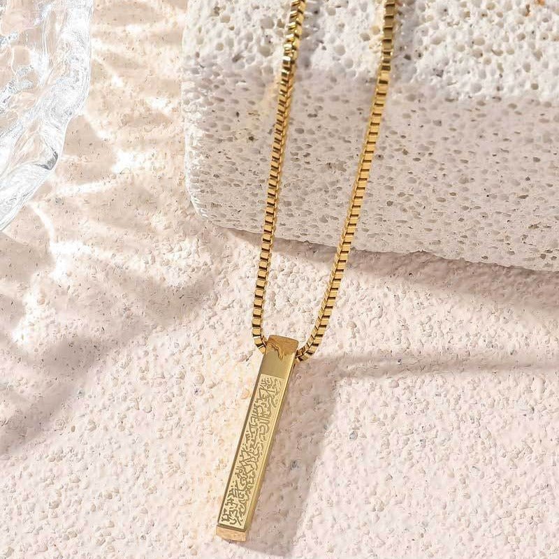 Collier Pilier Carré Gravé en Acier Titane Haute Qualité (avec boîte cadeau) (MAC217)