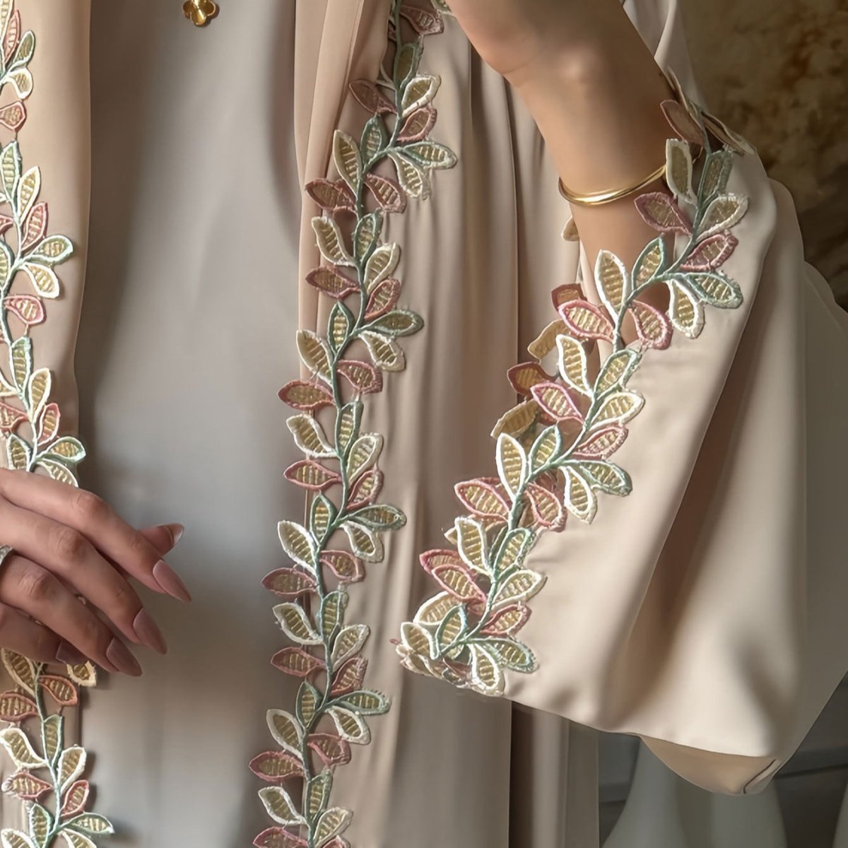 Abaya Leaf Lace Trim | Robe Maxi Ouverte Brodée et Élégante (MOA255)