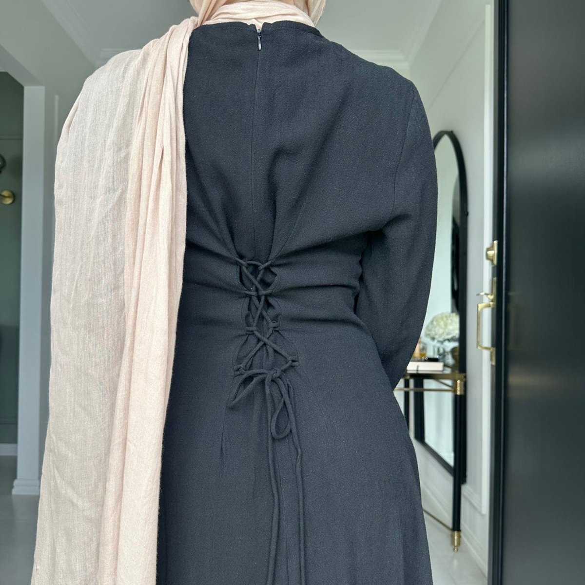 Abaya Robe de Chambre Unie avec Nœud Dos | Abaya Style Peignoir à Manches Évasées (MA215)