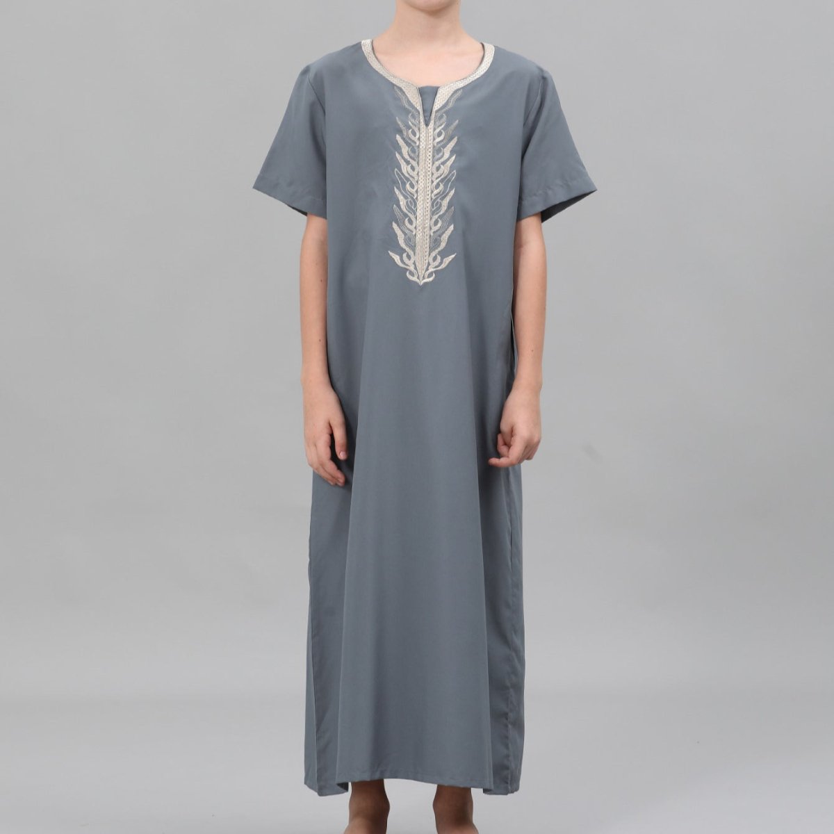 Qamis brodé pour garçons avec poches latérales (MKB035)