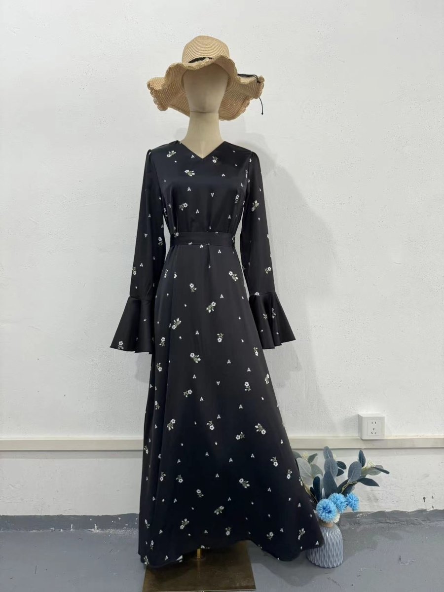 Robe Abaya Modeste Col en V Boho en Mousseline, Motif Floral Noir, Manches Cloche Fleur de Lotus Évasées (MA202)