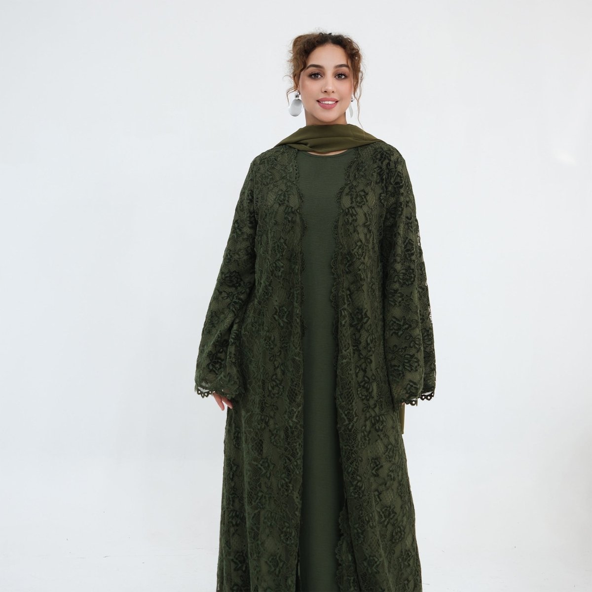 Abaya ouverte en dentelle florale avec doublure (MOA329)