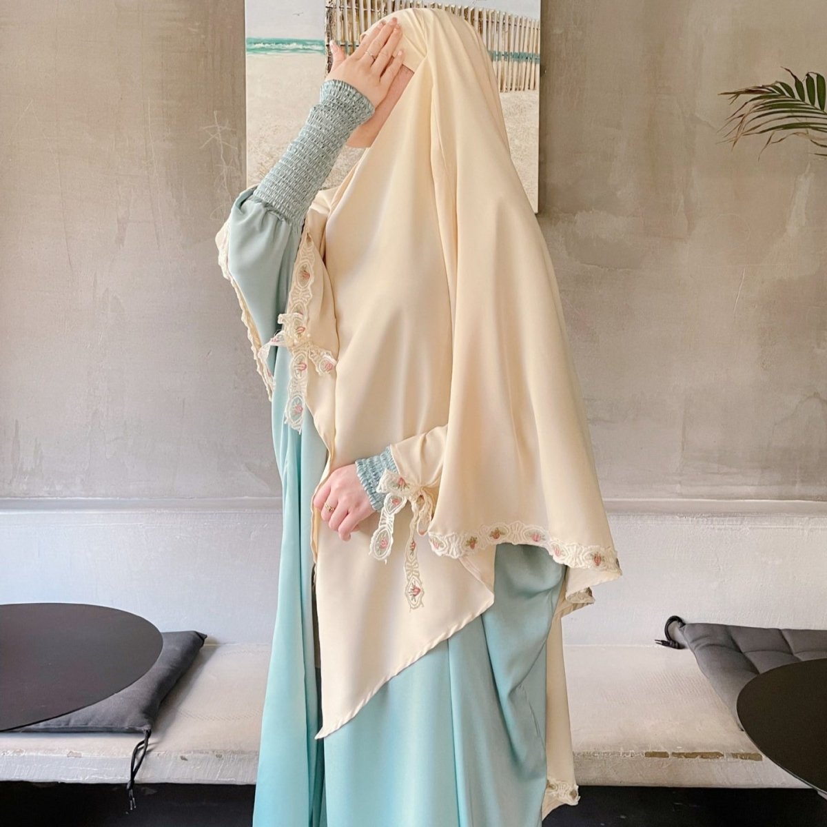 Khimar de prière brodé avec finition en dentelle (MK030)