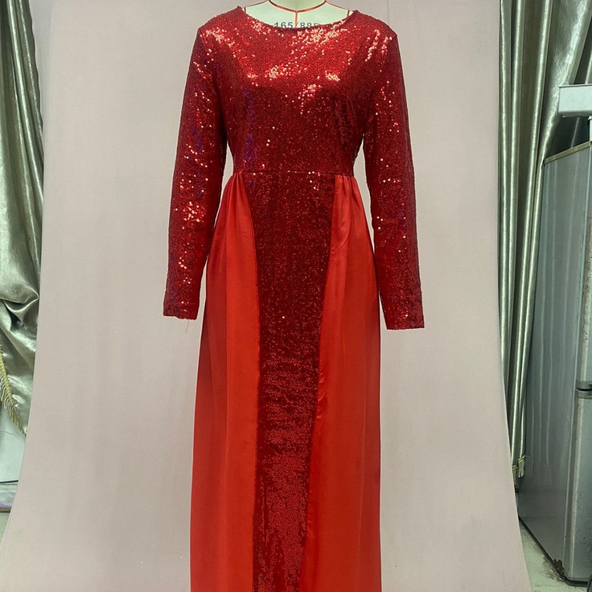 Robe longue à sequins, manches longues, coupe ajustée (MS235)