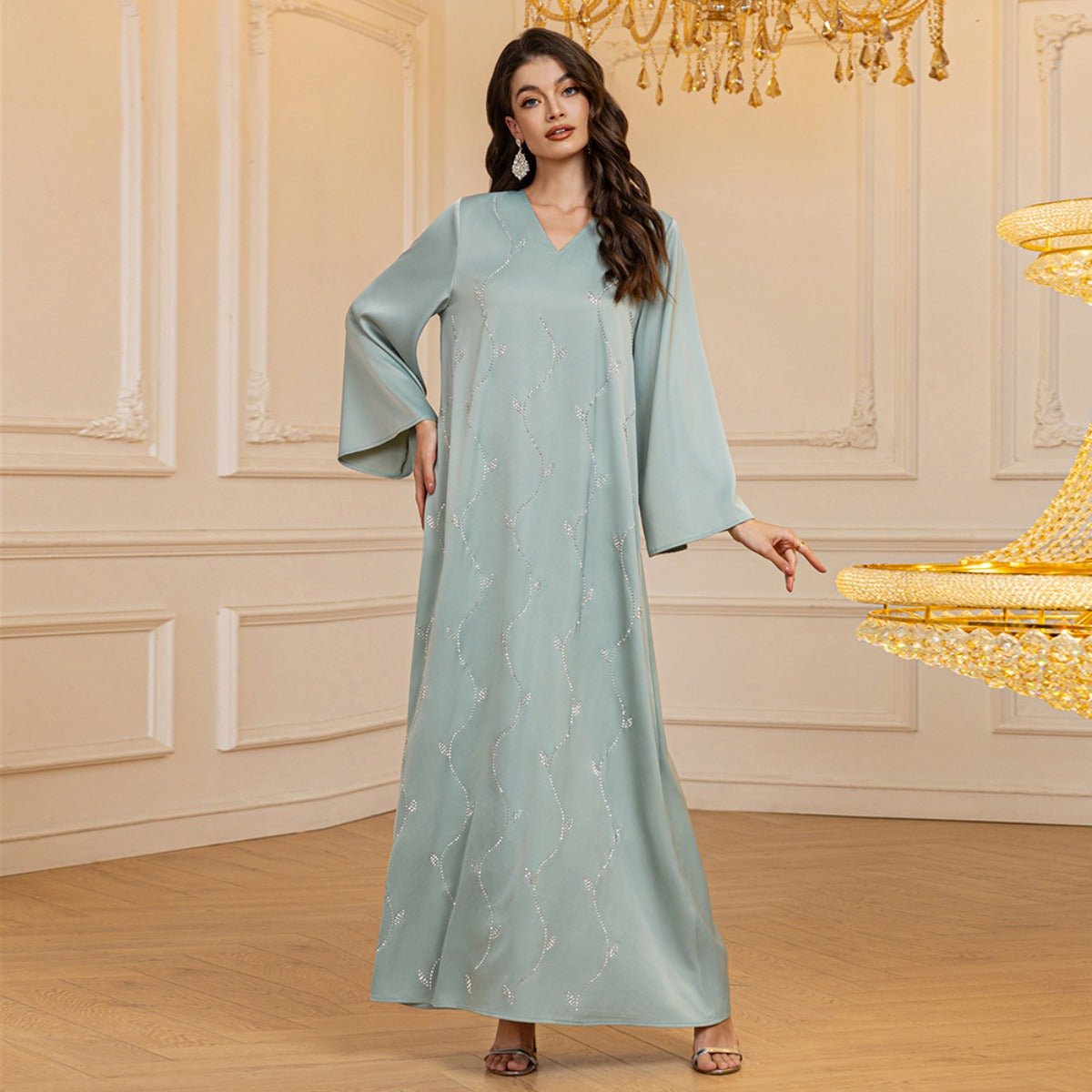 Robe de soirée en satin texturé de luxe ornée de diamants – Robe haut de gamme col en V avec manches évasées (MA276)