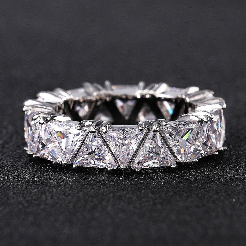 MAC161 Bague Triangulaire en Zircon à Rang Unique et Cercle Complet
