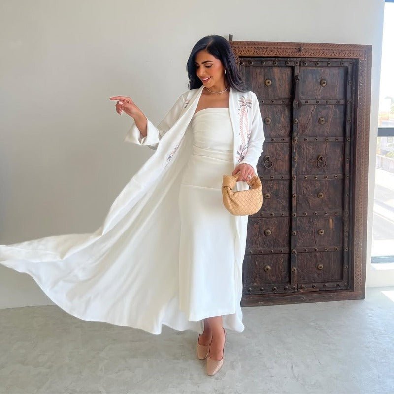 Abaya en tissu soie glacée froissée brodée à col en V (MOA234)