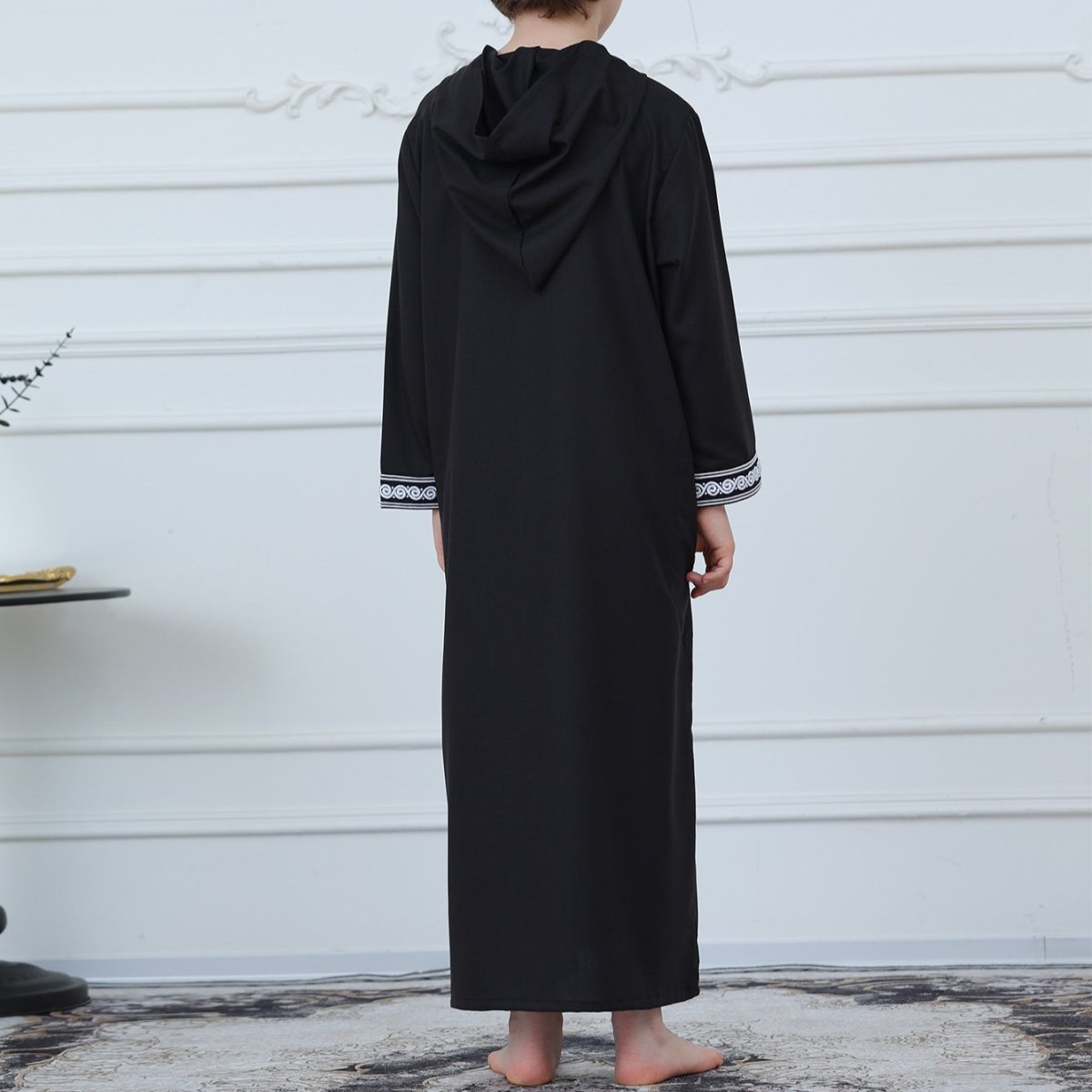 Thobe brodé à capuche pour garçons avec poches (MKB010)