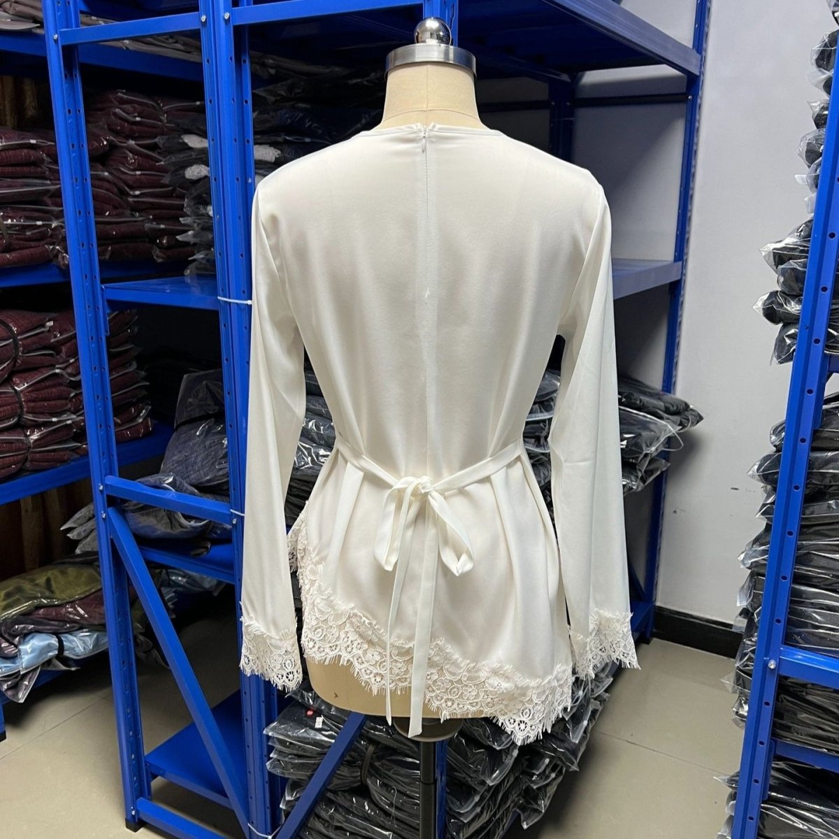 Haut à ourlet asymétrique avec bordure en dentelle (MS389)