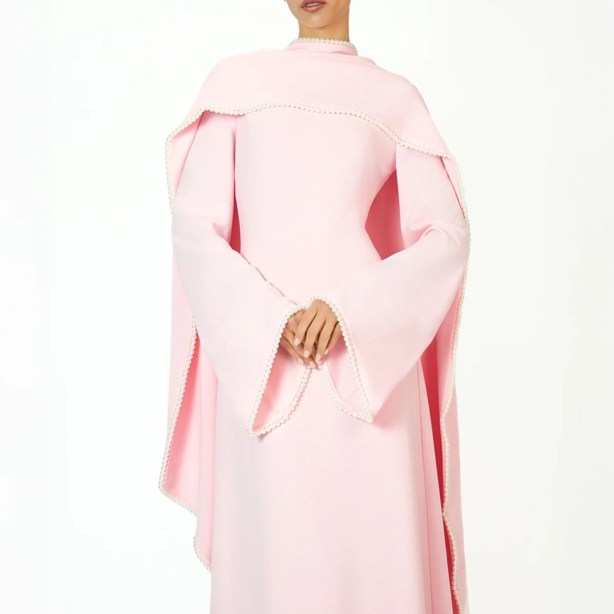 Robe de soirée élégante à manches cape ornée de perles (MA400)