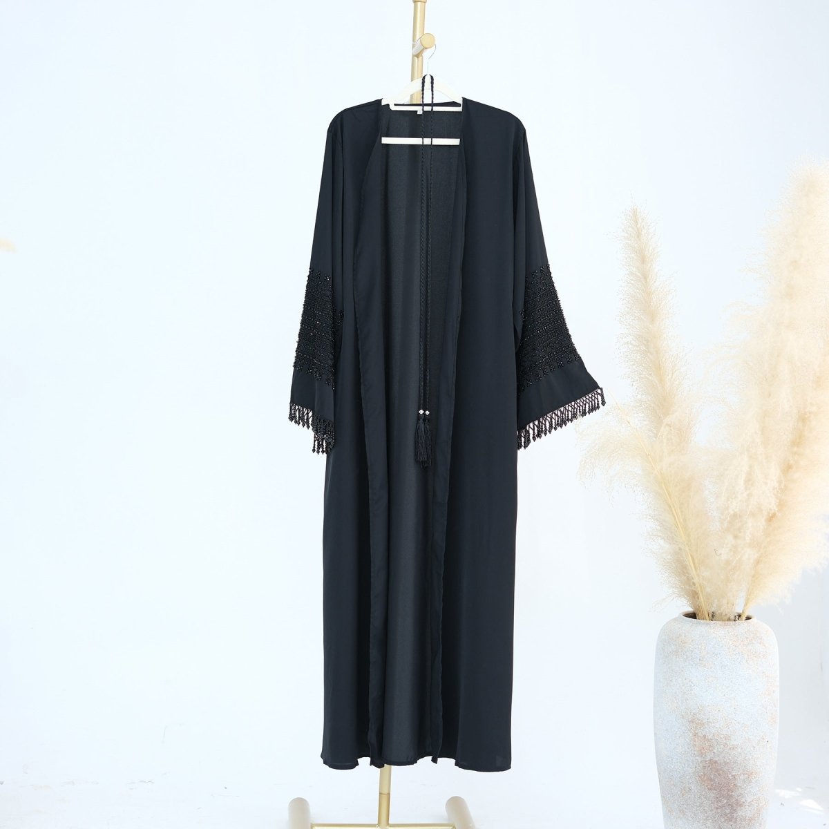 Abaya ouverte à manches évasées avec broderie perlée (MOA334)