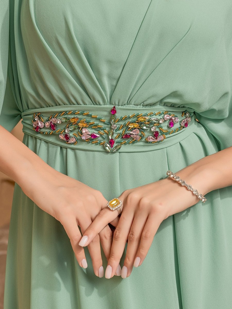 Élégante Abaya Robe Maxi Évasée Col en V Vert Menthe, Coupe A-Line Fluide avec Manches Cloche et Ceinture Ornée (MA189)