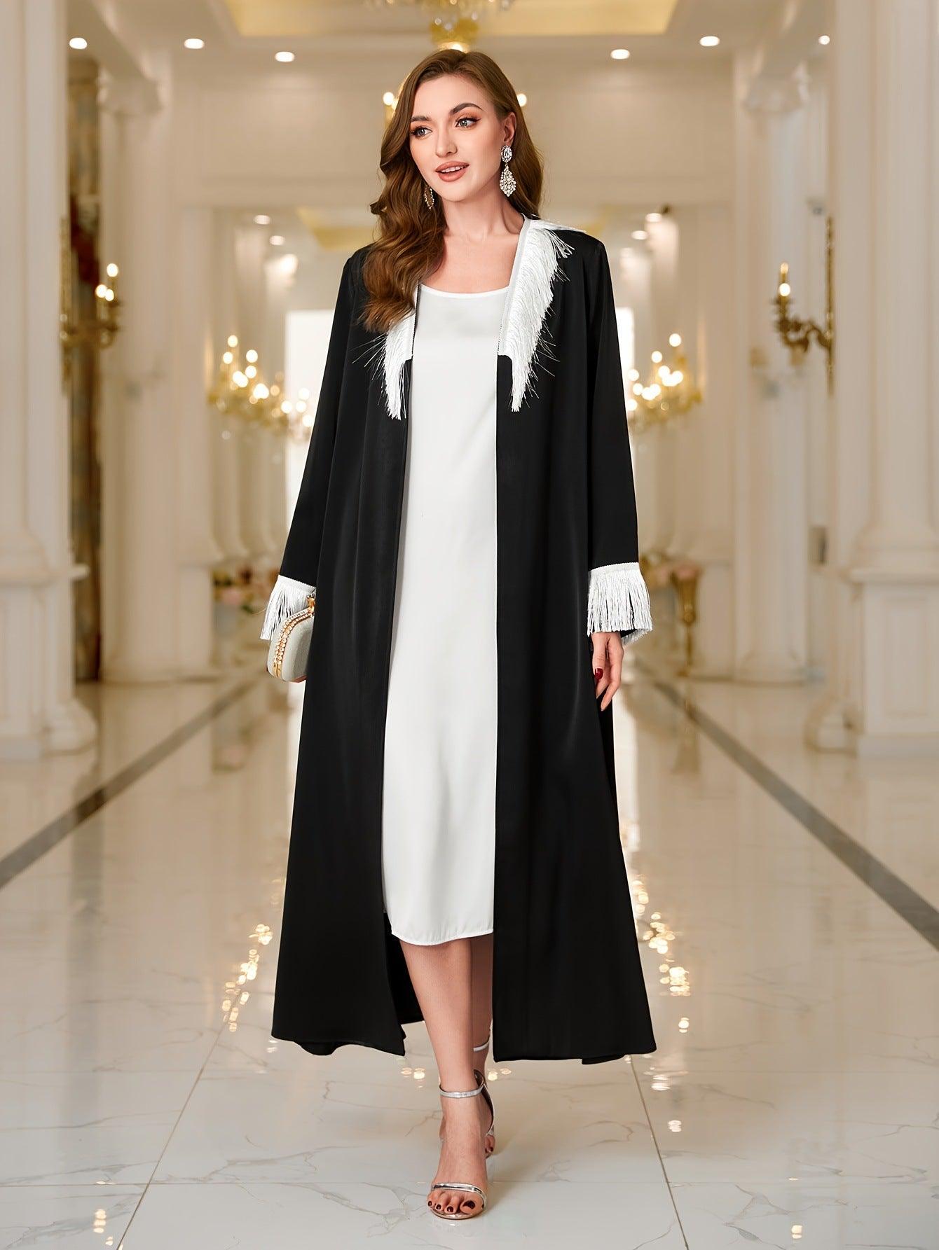 Abaya Ouverte Brodée à Pompons (MOA066)
