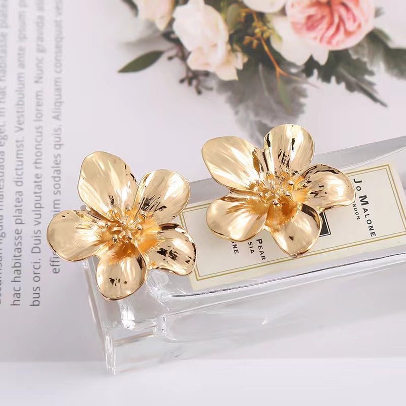 Boucles d'oreilles MAC170 à fleur en alliage, style rétro simple