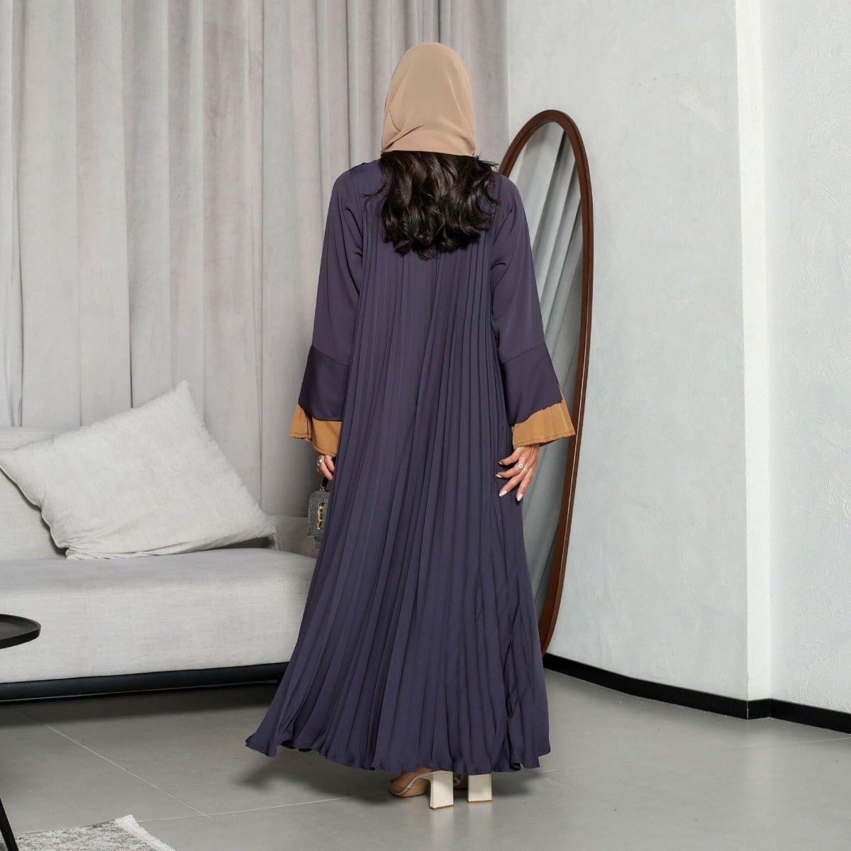 Robe Peignoir en Suède de Luxe | Bleu Marine Maxi avec Détails Dorés & Manches Cloche (MOA200)