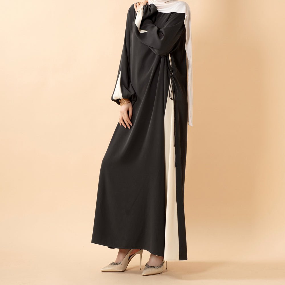 Abaya à Panneaux Contrastants avec Détail Cordon et Manches Ballon (MA421)