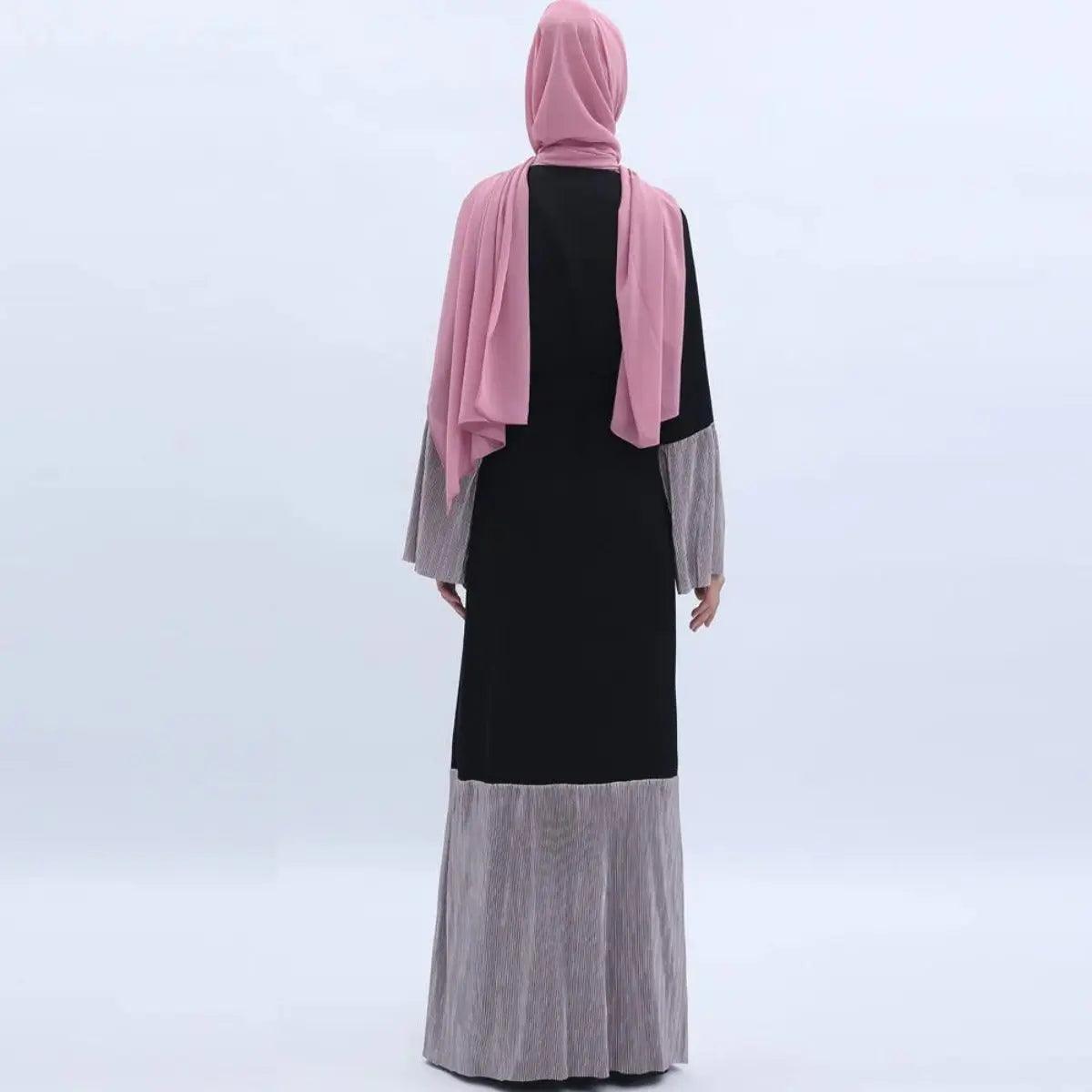 MO 001 Abaya Ouverte à Manches Trompette et Design Plissé