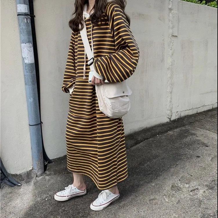 Robe-pull longue à capuche rayée avec cordon de serrage (MS071)