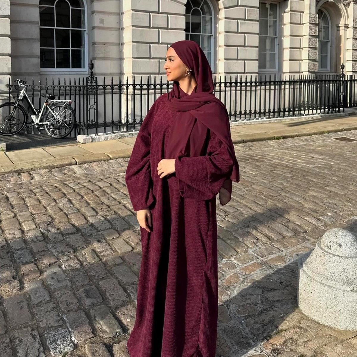 Abaya en velours côtelé unie et simple | Abaya modeste chaude en velours côtelé pour l'automne ou l'hiver (MA129)
