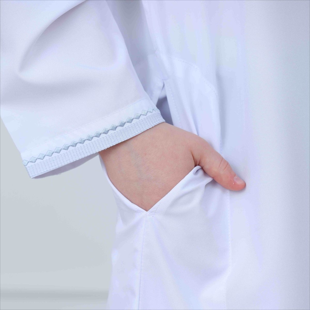 Qamis Kaftan Blanc à Surpiqûres Contrastées (MKB025)