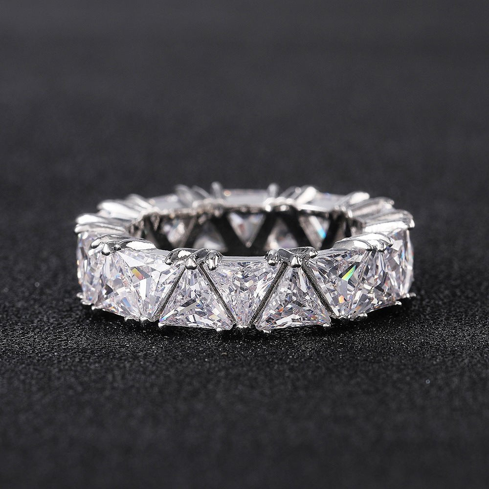 MAC161 Bague Triangulaire en Zircon à Rang Unique et Cercle Complet