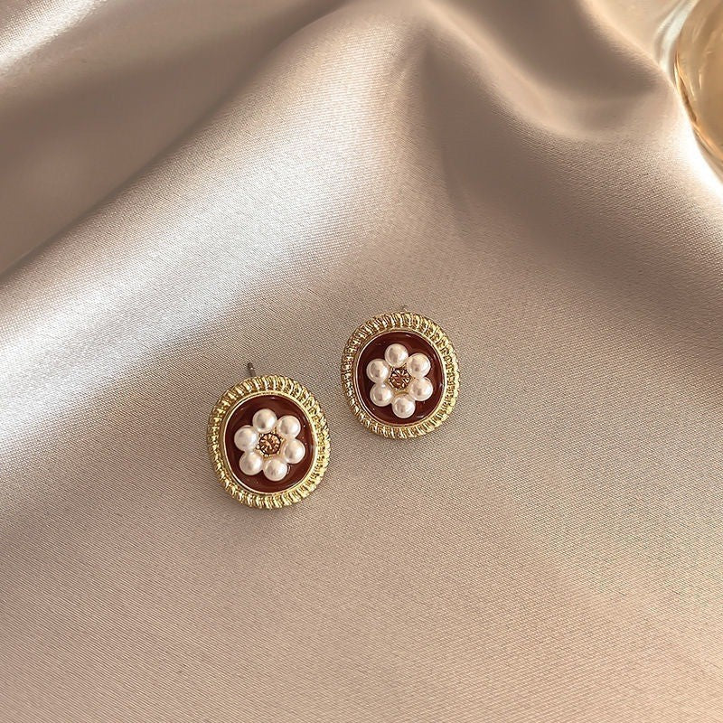 Boucles d'Oreilles Clous Perle Rouge Vin Vintage (MAC466)