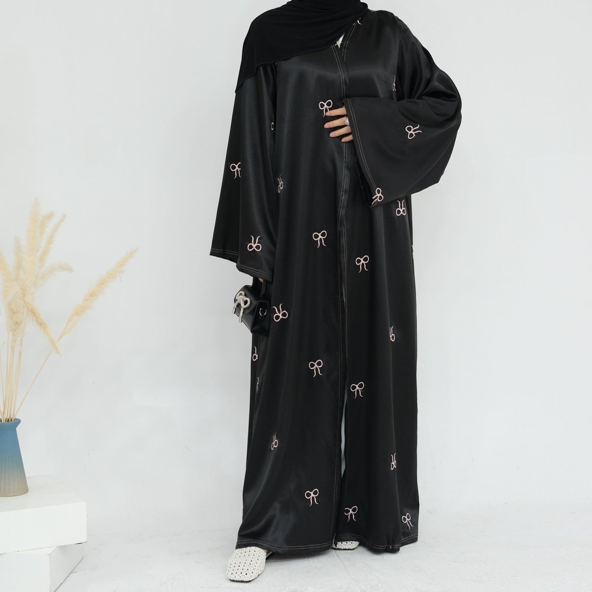 Abaya Ouverte Brillante Brodée avec Nœud (MOA102)