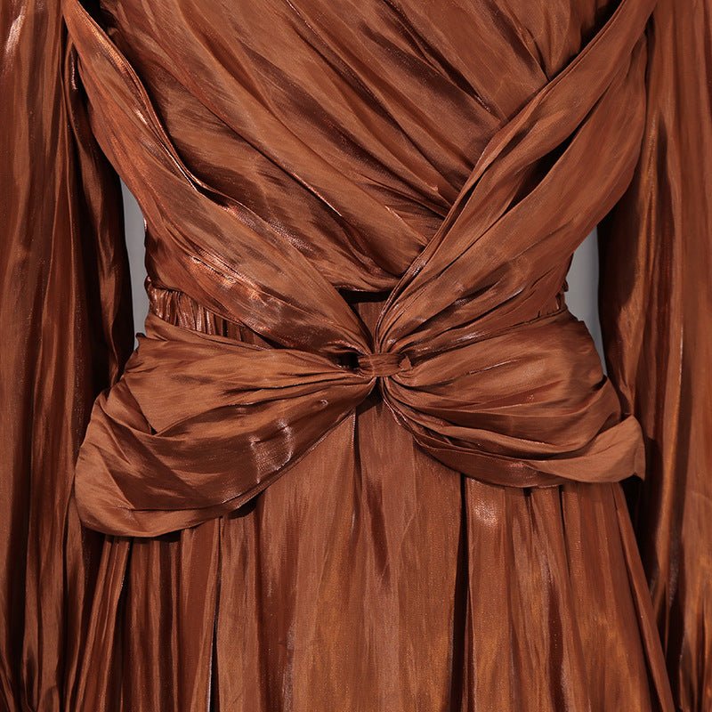Robe en satin plissé diagonal avec ceinture nouée (MS324)