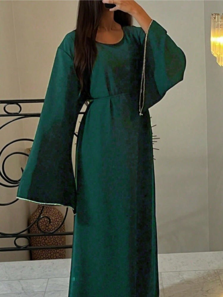 Robe Abaya de Luxe à Manches Amples avec Chaîne aux Poignets - Robe Longue Élégante et Pudique à Manches Longues avec Détails Argentés (MA278)