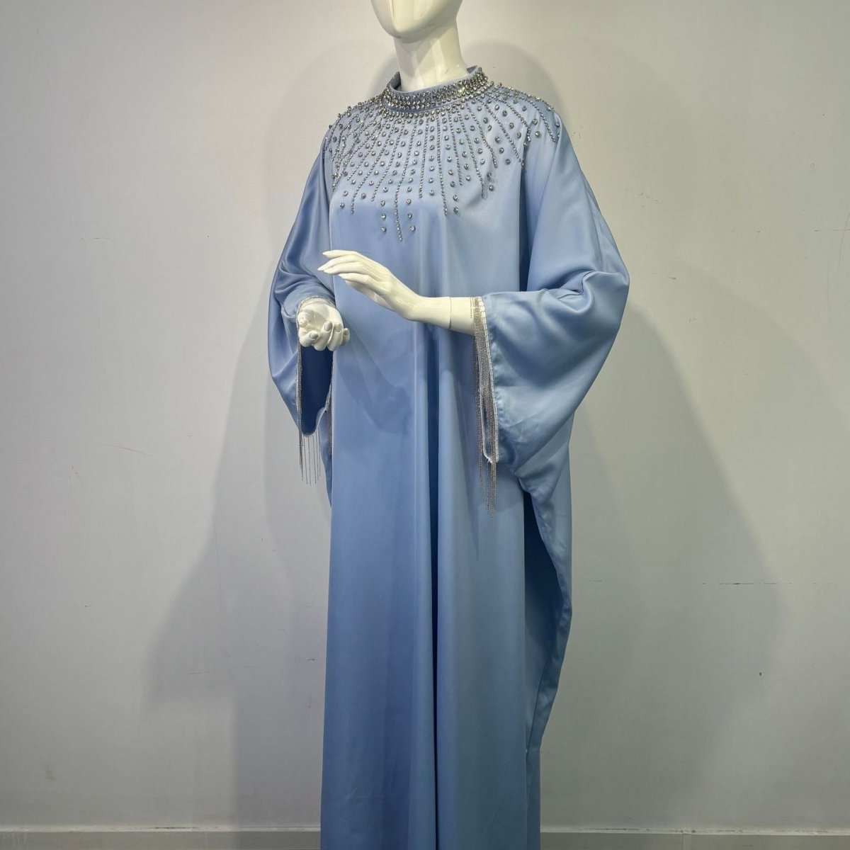 Kaftan en satin avec bustier en cristaux brodés à la main (MA420)