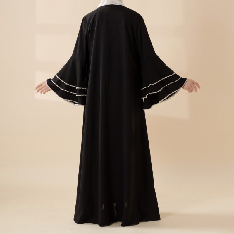 Cardigan modeste noir avec robe abaya à manchettes perlées et manches superposées, design élégant (MOA136)